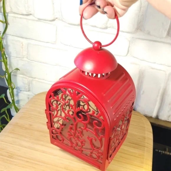 Red Curly Vine Pattern Metal Lantern - Picture 4 of 7